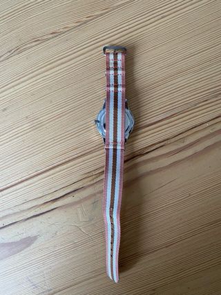 Reloj Parfois con correa de rayas