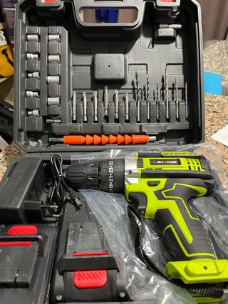 Taladro Inalámbrico con Accesorios y 2 baterías