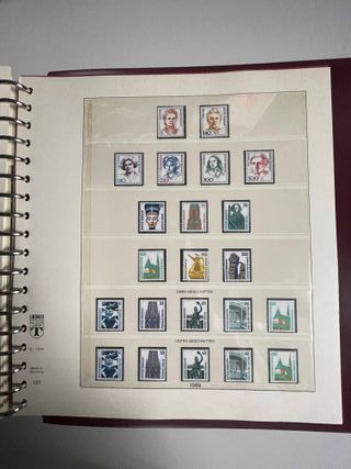 Álbum con sellos nuevos de Alemania 1981 / 89.