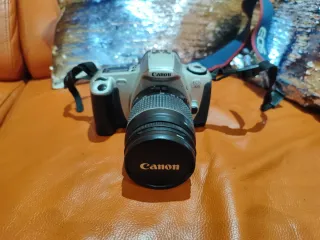 Fotocamera Canon EOS con borsa