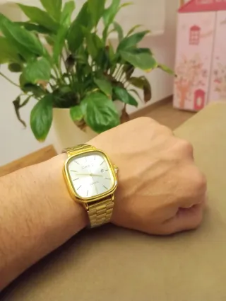 Reloj  Dorado y nácar Cuadrado