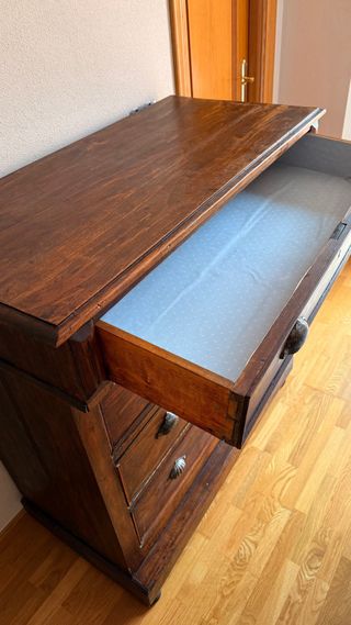 Cómoda antigua de madera