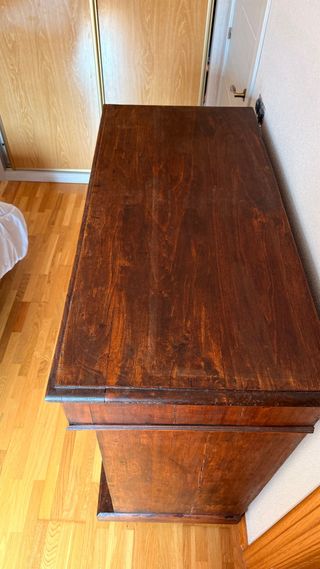 Cómoda antigua de madera