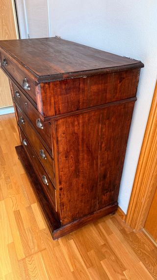 Cómoda antigua de madera