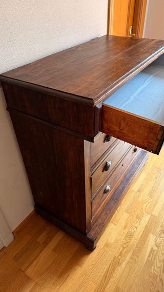 Cómoda antigua de madera