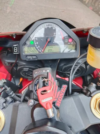 Honda CBR 1000 RR Roja y Blanca