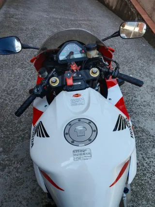 Honda CBR 1000 RR Roja y Blanca