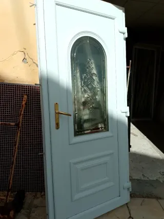 Puerta PVC medida completa 90x207 Izquierda