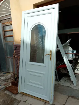 Puerta PVC medida completa 90x207 Izquierda