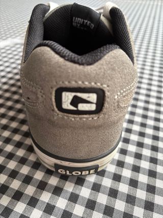 Zapatillas Globe grises