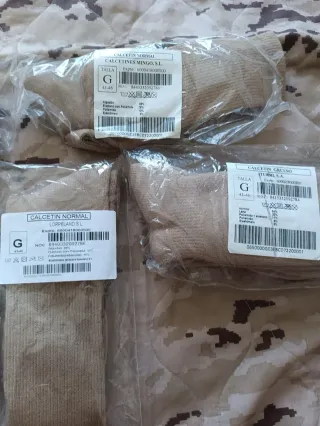Varias unidades de calcetines (militares)