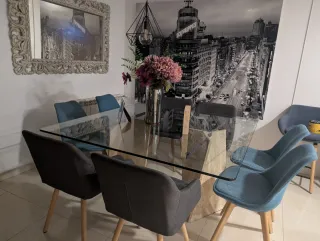 Mesa cristal patas mármol y 8 sillas