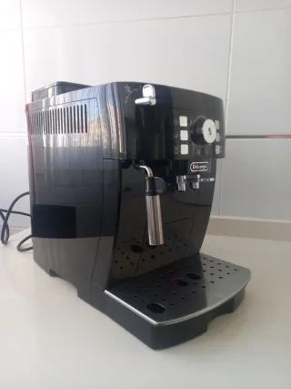 Cafetera DeLonghi Magnifica S Negra