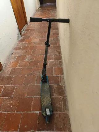 Monopatín Oxelo Negro y Azul