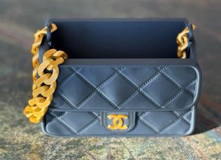 Caixa Utilitária “Chanel” Preta e Dourada