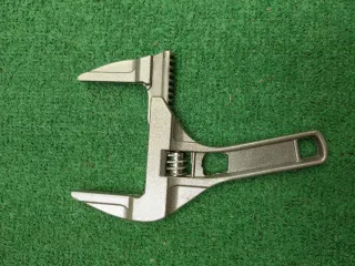 Llave inglesa fontanería ajustable