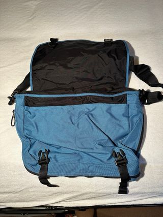 Eastpak tracolla blu e nera