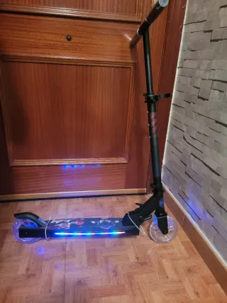 Patinete infantil Sonic 3 con luces