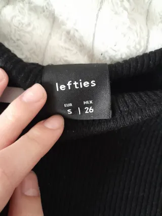 Top manga larga hombros descubiertos negro