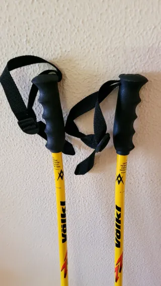 Esquís Dynastar + Bastones Volki      A ESTRENAR