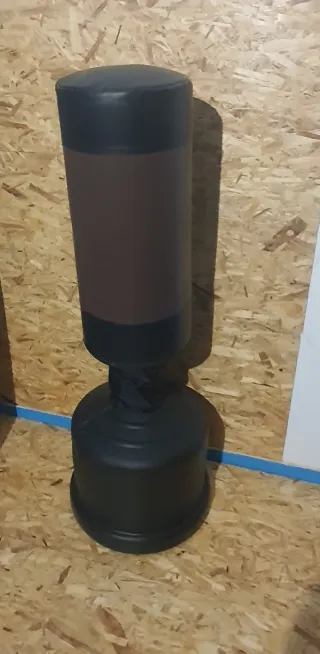 Saco de boxeo con base