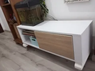 Mueble TV blanco y madera