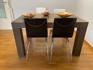 Mesa extensible y 4 sillas