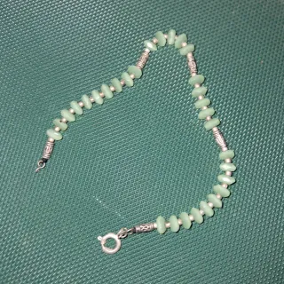 Braccialetto con perle verdi e argento