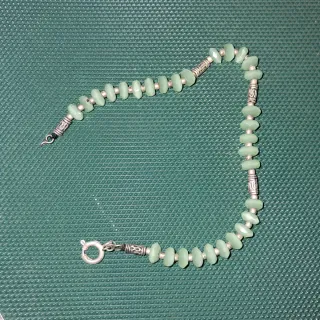 Braccialetto con perle verdi e argento