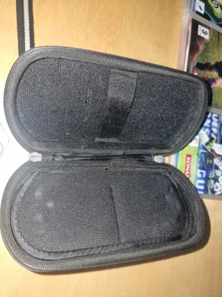 PSP 2000 Plata + 3 Juegos + Funda