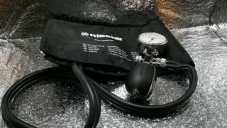 Tensiómetro manual Riester y fonendoscopio