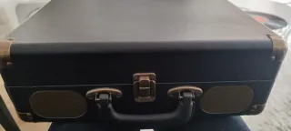 Tocadiscos Sakkyo Retro Maletín Negro Dorado.