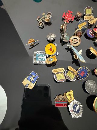 Lote de insignias y pins