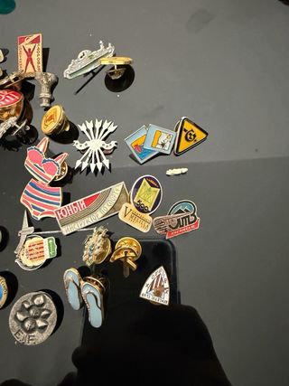 Lote de insignias y pins