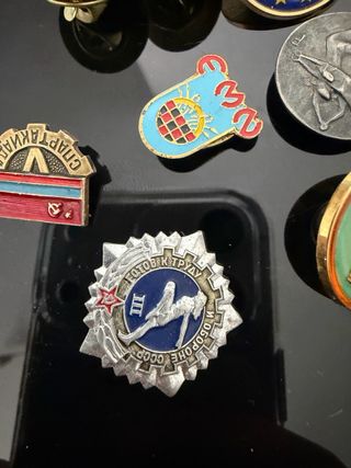 Lote de insignias y pins