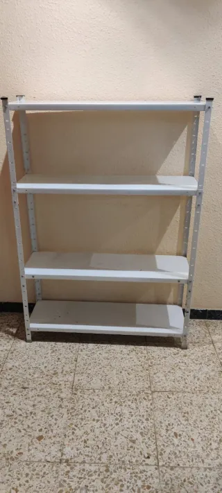 Estantería metálica blanca