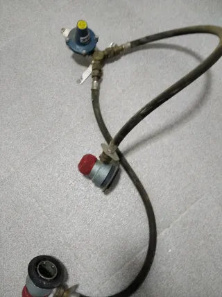 Regulador de gas y 2 alcachofas