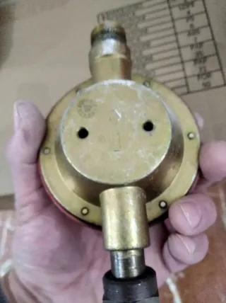 Regulador de gas y 2 alcachofas