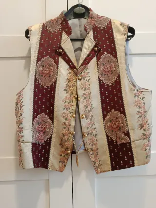 Chaleco Fallero con pasador incluido.