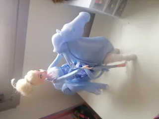 Muñeca Elsa Frozen 2 con Caballo y princesas