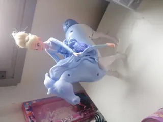 Muñeca Elsa Frozen 2 con Caballo y princesas