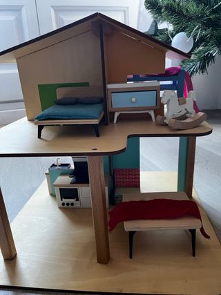 Casa de muñecas Djeco con accesorios