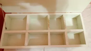 Caja artesanal de madera con compartimentos