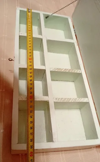 Caja artesanal de madera con compartimentos