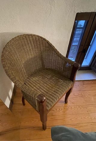 Conjunto de 2 butacas de mimbre y madera