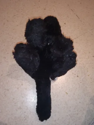 Peluche suave negro ojos azules