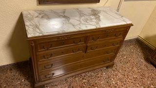 Cómoda de dormitorio grande con mármol