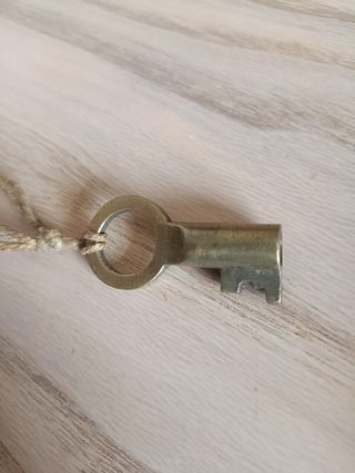 Candado antiguo con llave