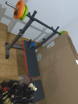 Banco de pesas con barra y discos