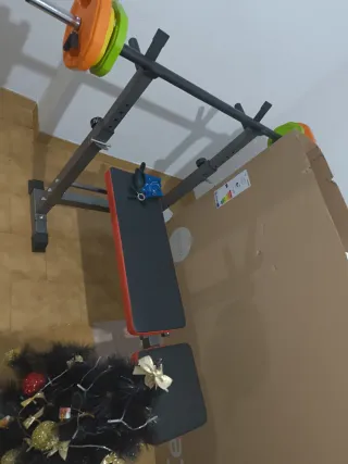 Banco de pesas con barra y discos